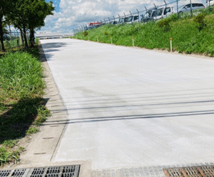 スロープ出入口半たわみ舗装